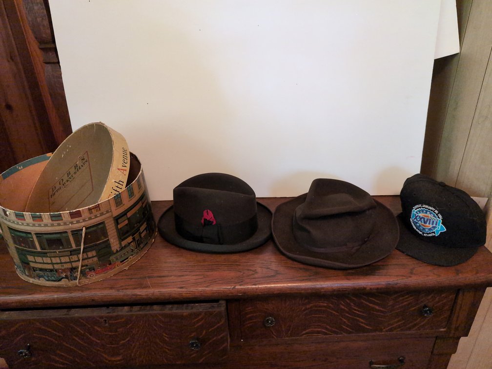 Men's vintage hats with 1 hat box 