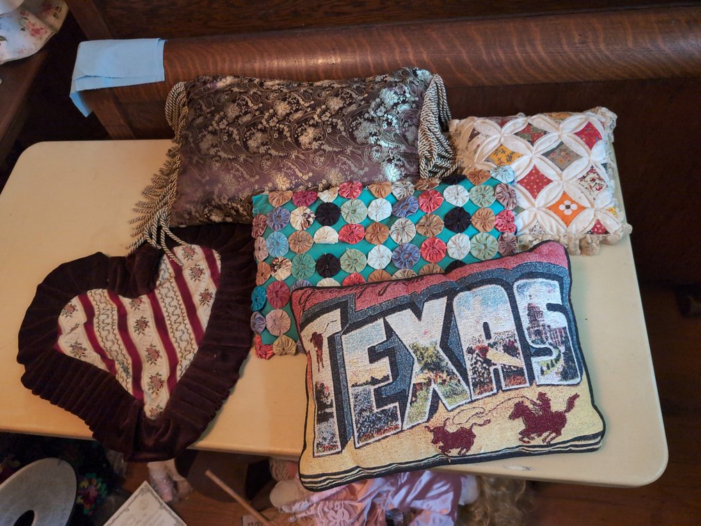 5 pillows 