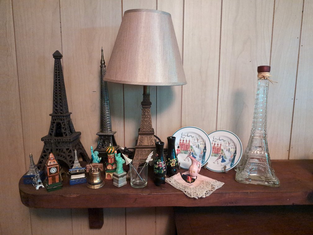 Eiffel Tower lamps and decorations 