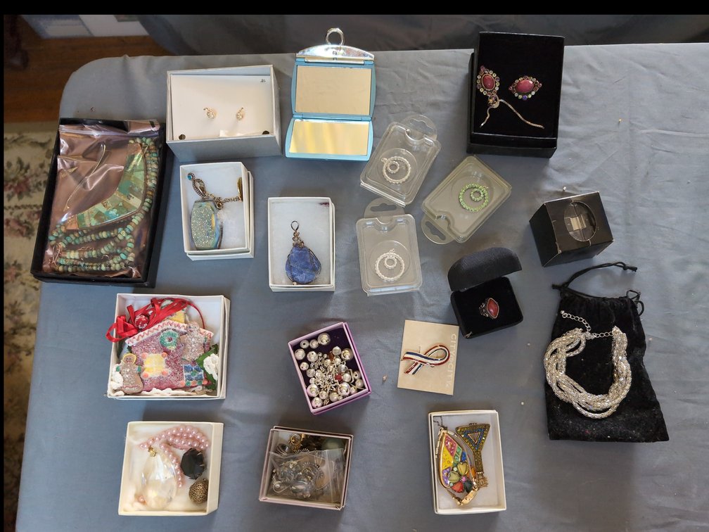 Jewelry in boxes 