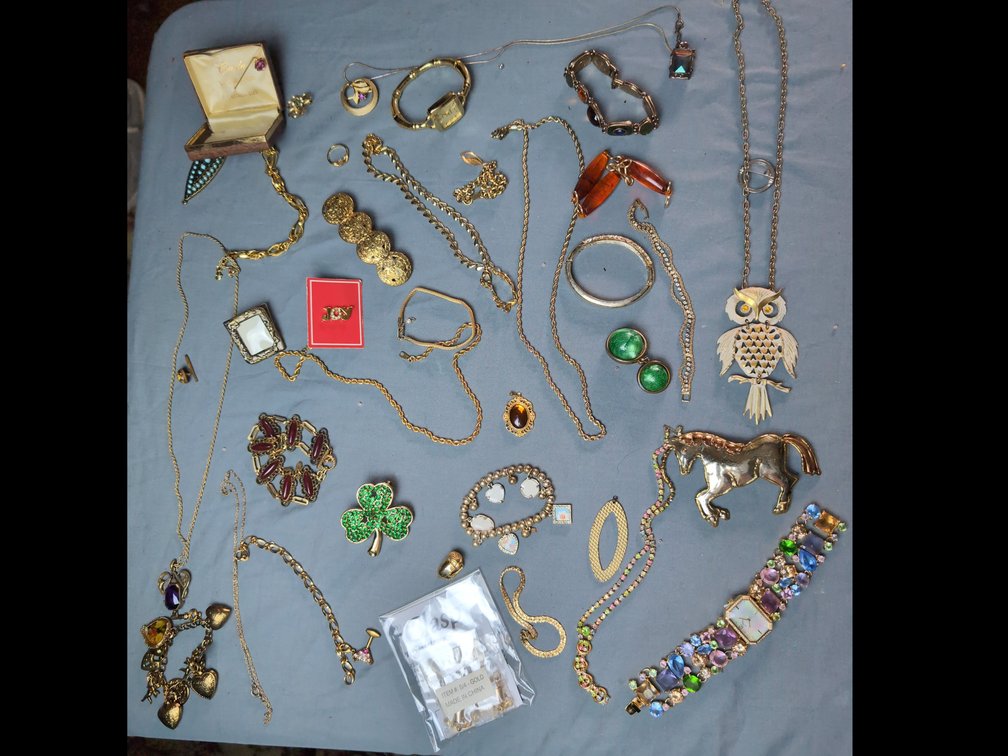 Gold jewelry 