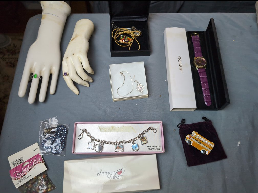 Jewelry with boxes 