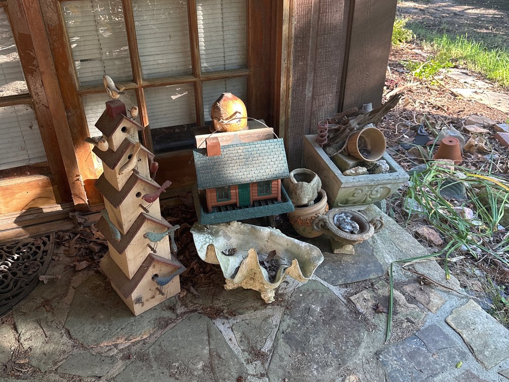 Bird houses and outdoor decor 