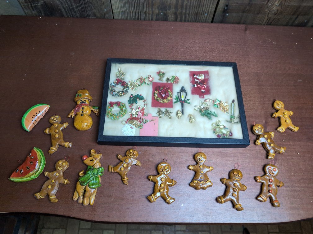 Christmas pins and gingerbread men 