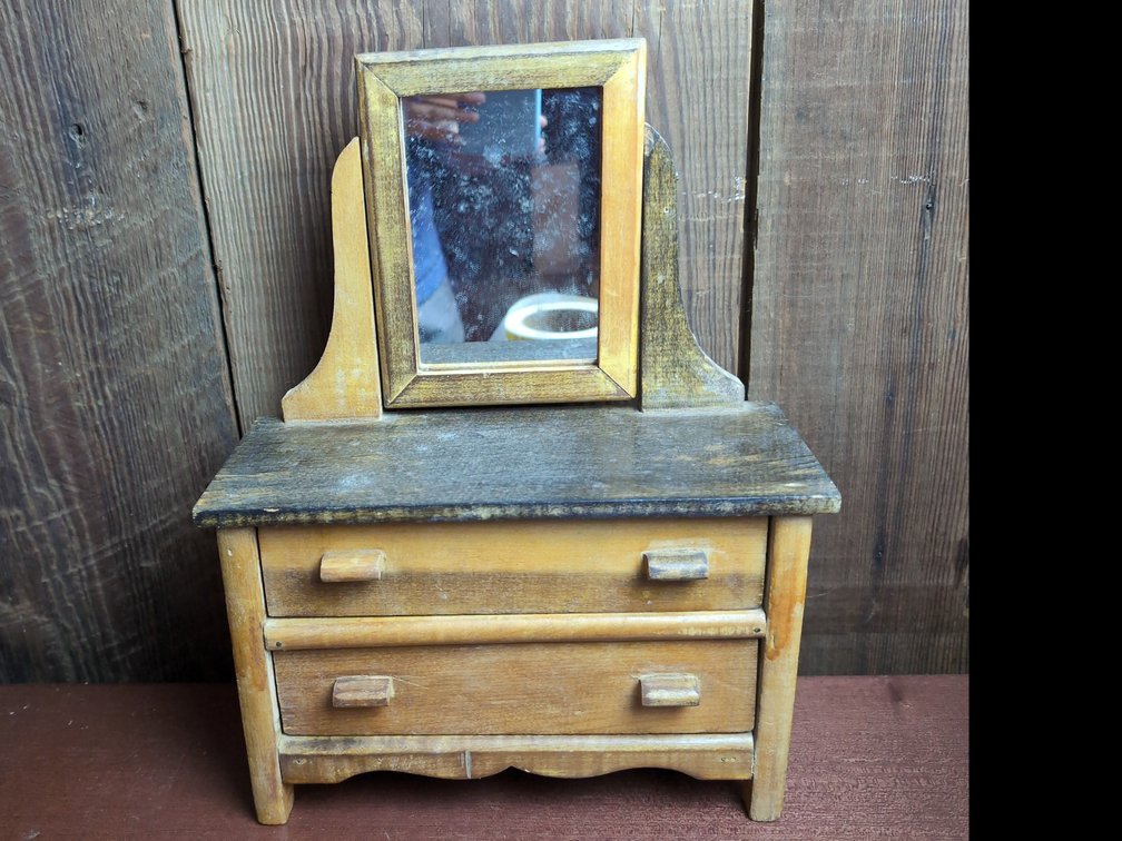 Small vanity decor with items inside 