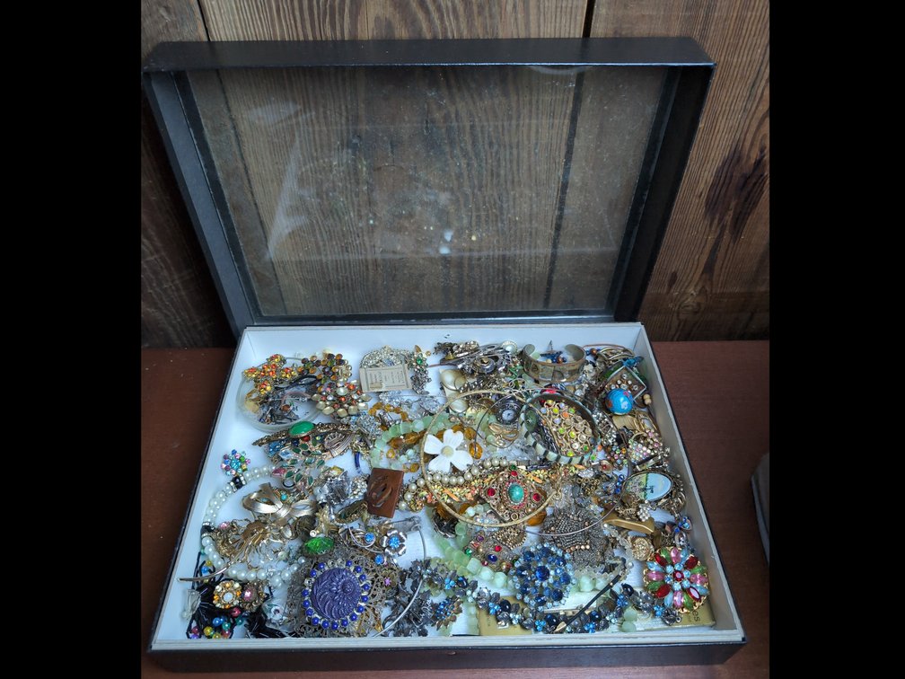 Mystery vintage jewelry 