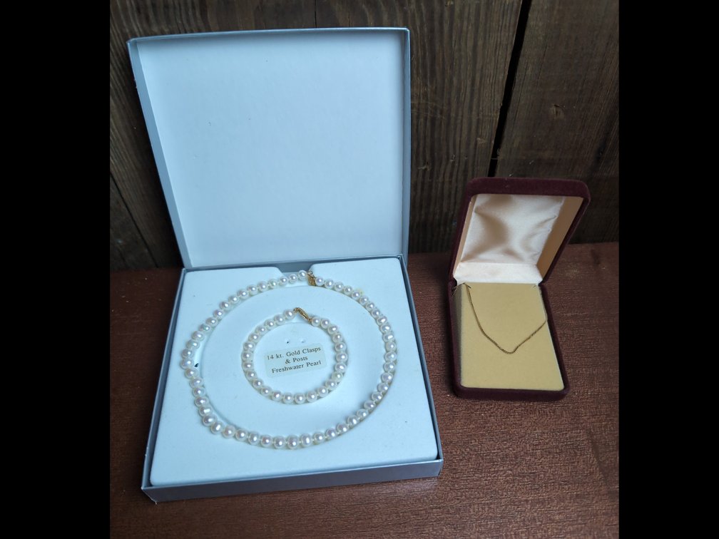Freshwater pearl necklace and bracelet and gold chain necklace 