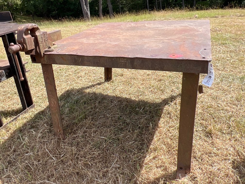 4ft x 4ft Metal Table w/14in Vise 