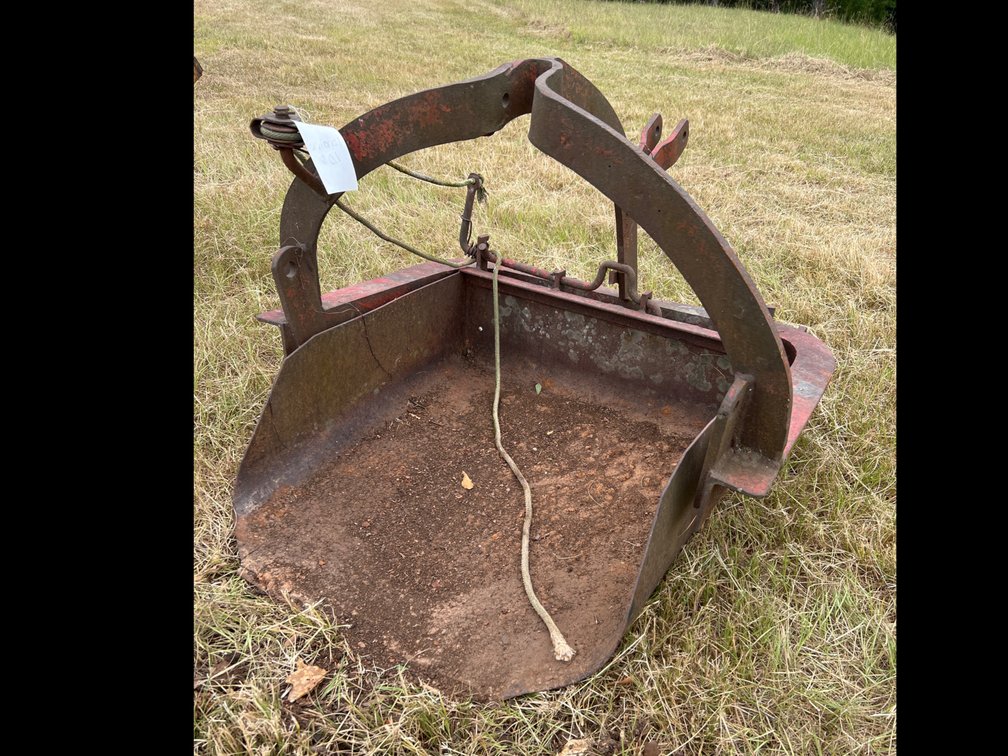 Massey Ferguson 3pt Hitch Shovel