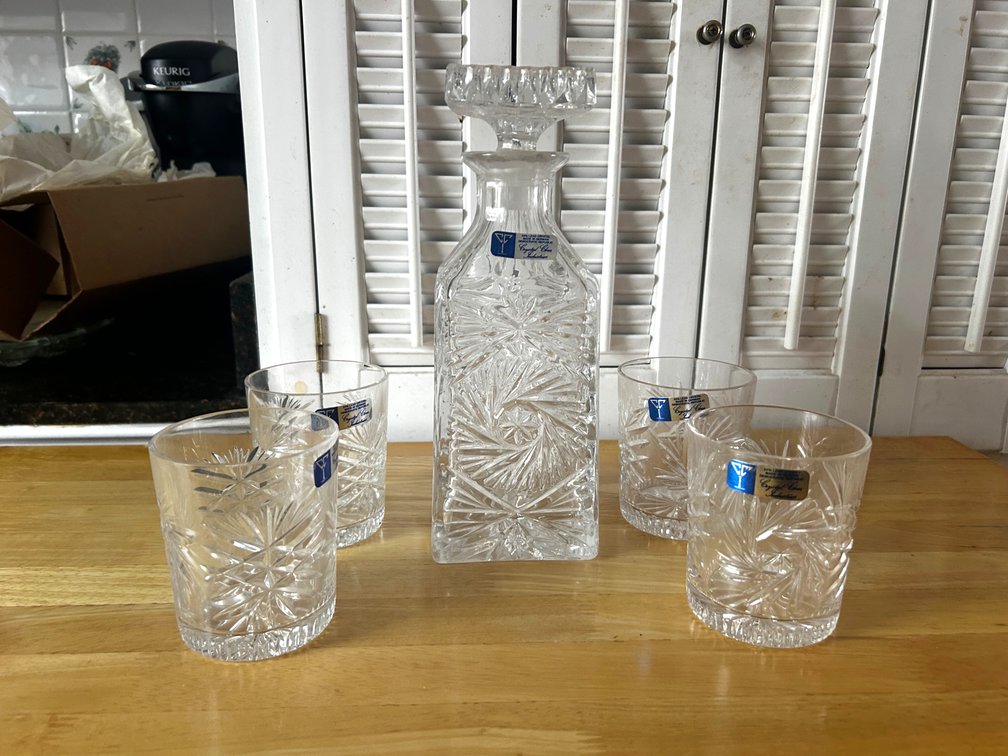 24% Lead Crystal Decanter with 4 Glasses