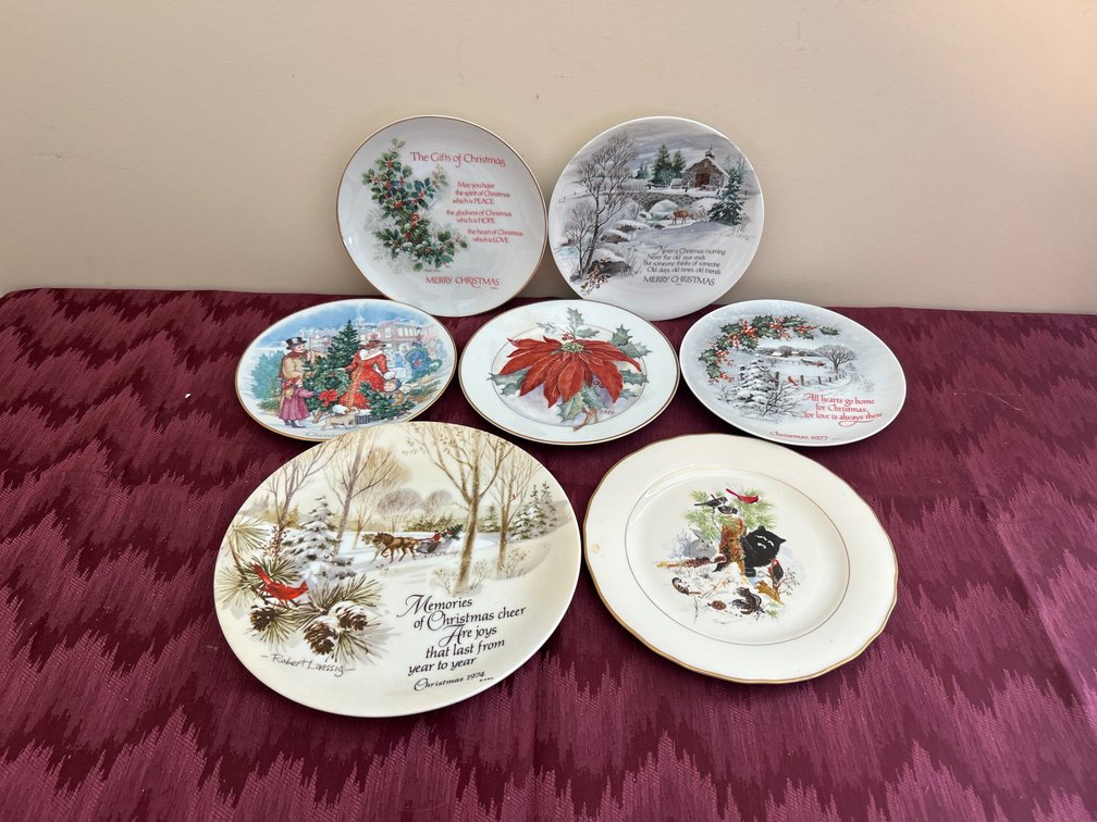 7 Decorative Christmas plates