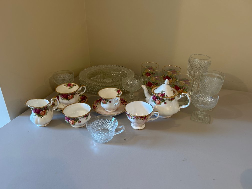 "Old Country Roses" China Set