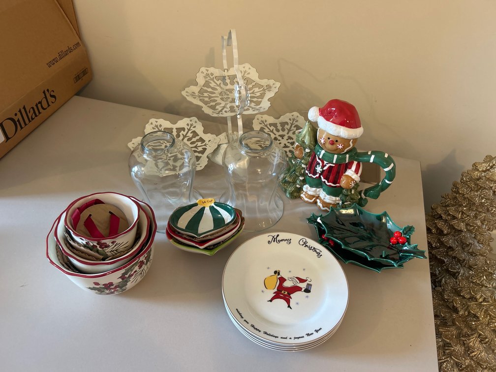 Christmas Dishes and Decor