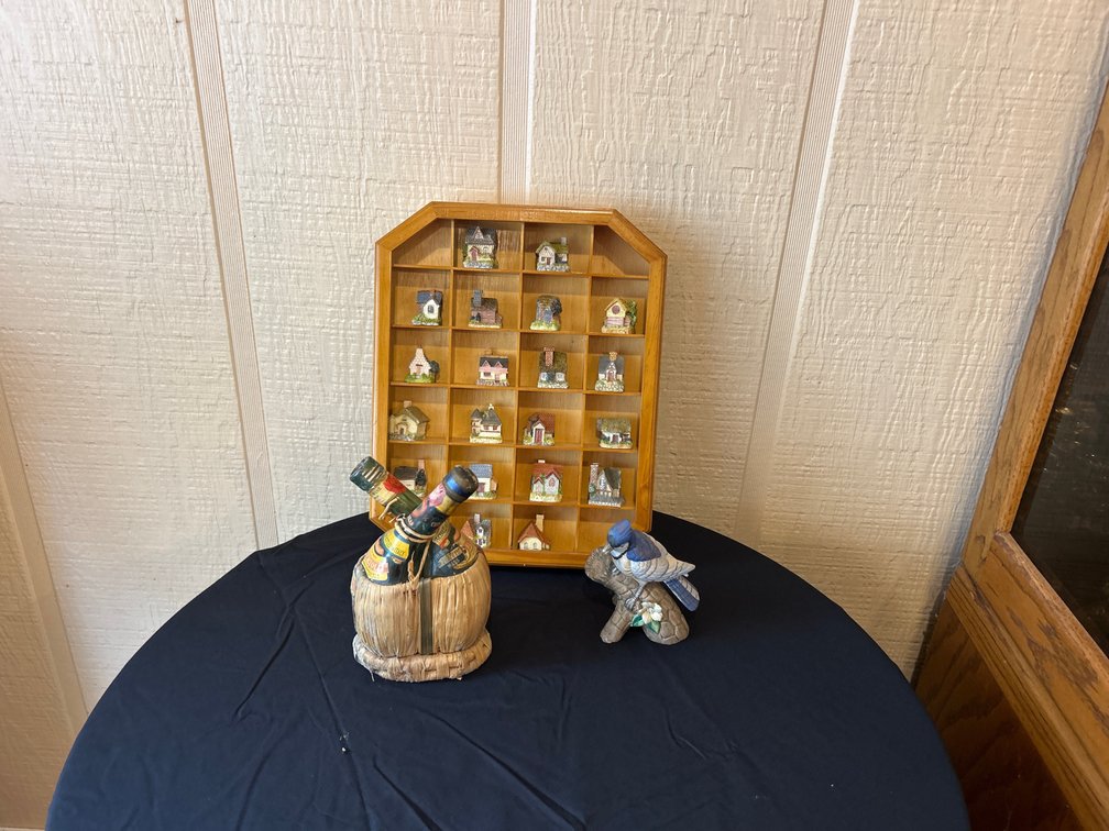 Cottage House Figurines & Decorations