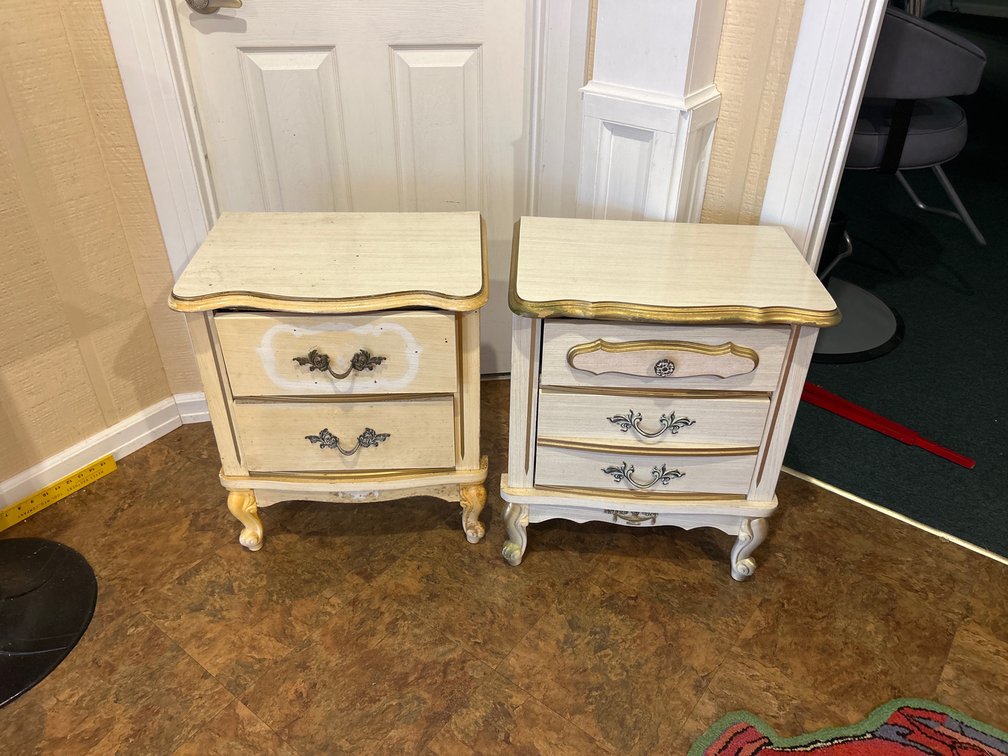 2 Nightstands