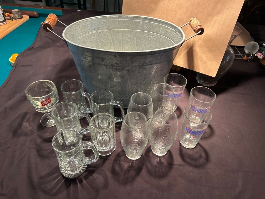 Beverage Tub, Variety of drinking Glasses