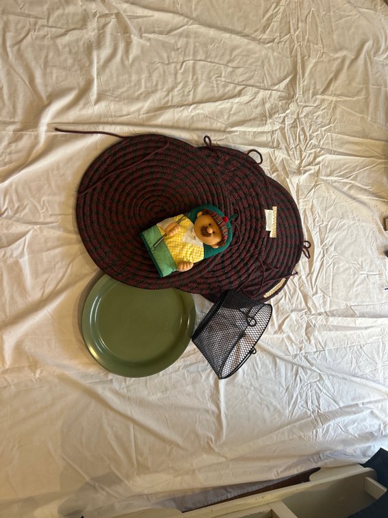 Potholders, Basket, Green plate