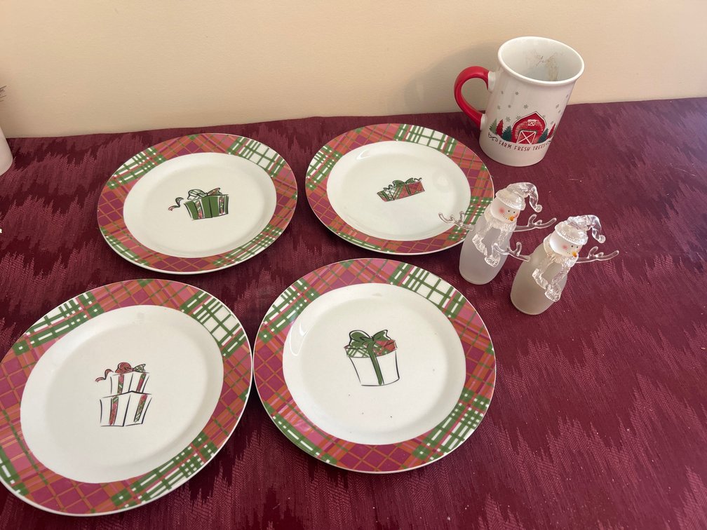 4 Present themed Plates, Snowman Figurines, Christmas Mug
