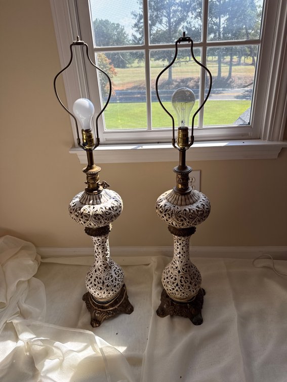 Vintage-style ceramic and brass table lamp
