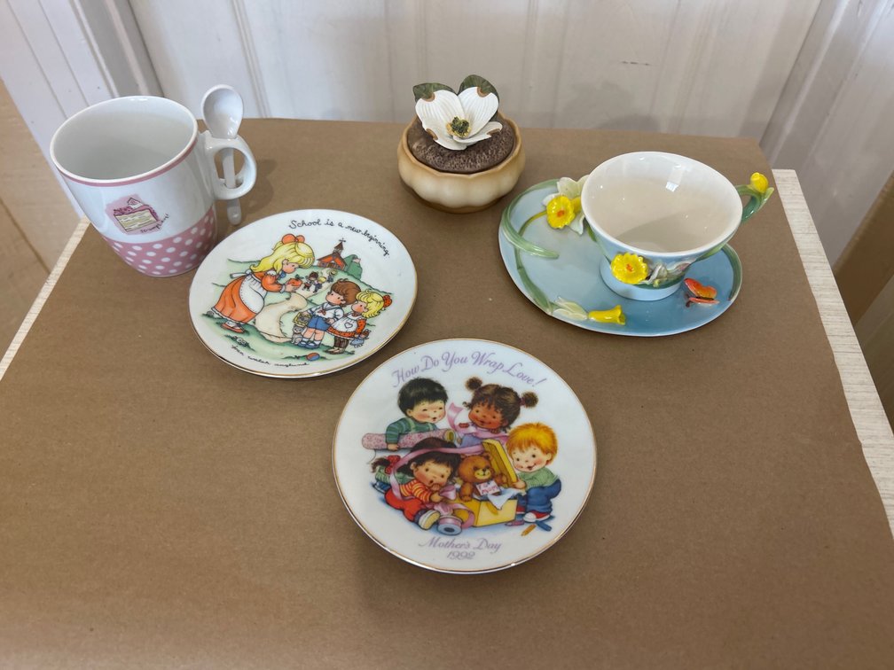 Avon decorative plates, Mug, Tea cup