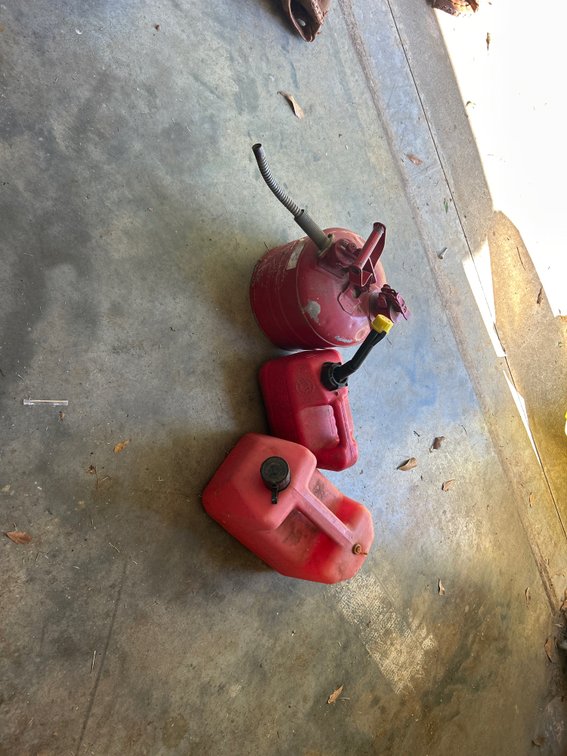 3 Gas cans