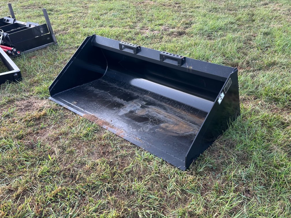 Quick Attach Bucket