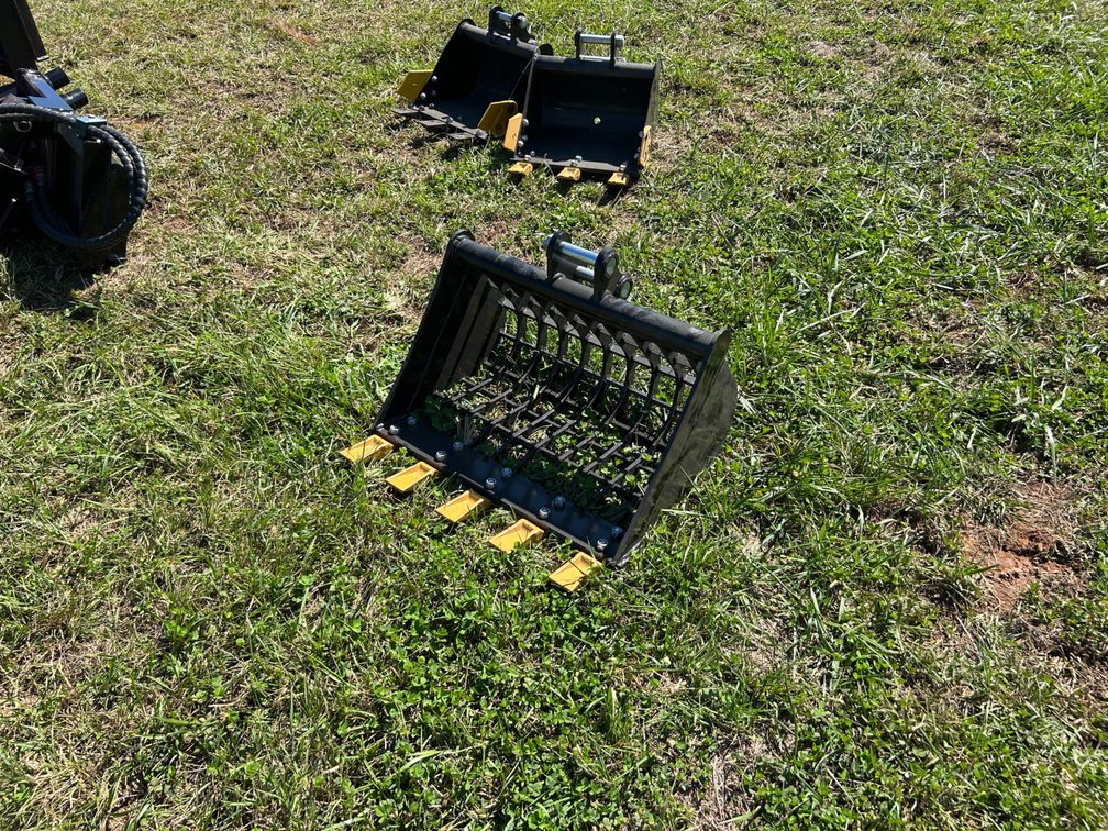 Mini X 24in Rock Bucket
