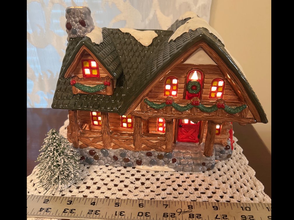Santa's Best Christmas Village ~ Lodge