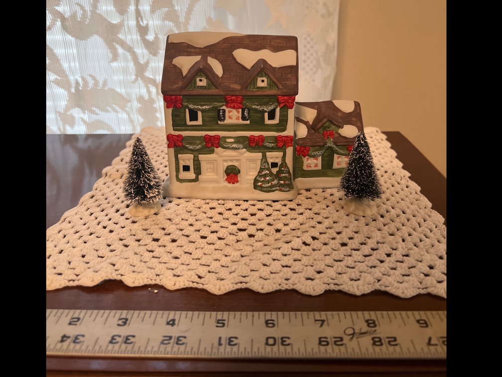 Light Up House (NO CORD) 2 Small Trees 