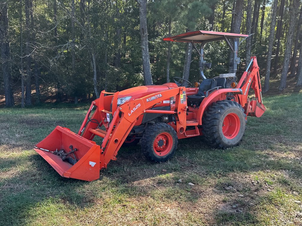 Kubota Tractor L3301 with Loader and Back Hoe
