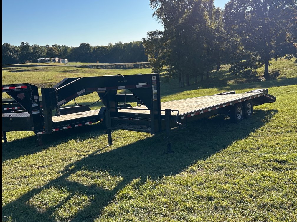 25ft 2017 CarryOn Gooseneck Trailer