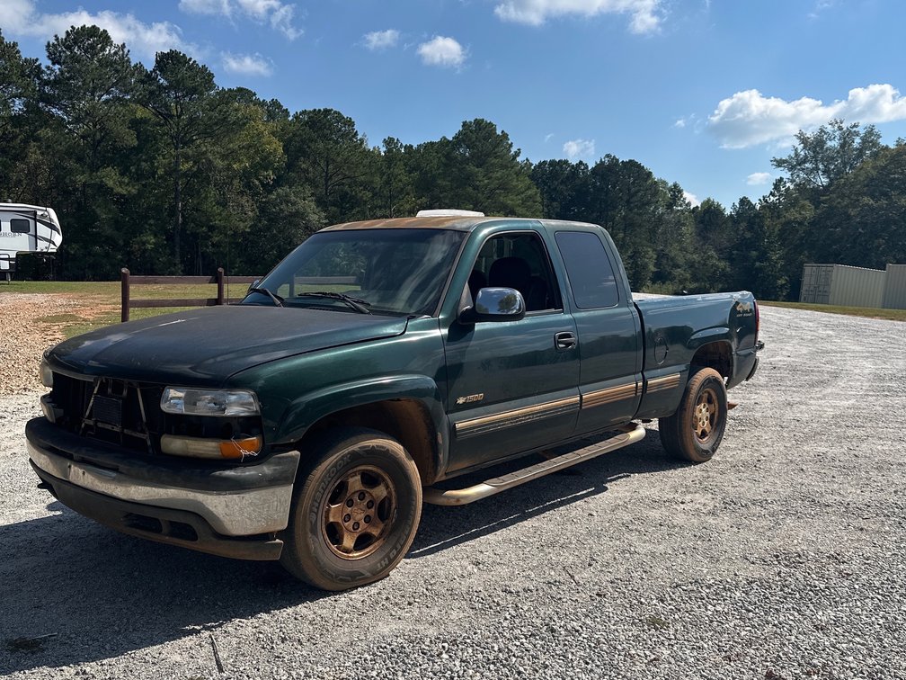 2002 Chevrolet Silverado Pickup Truck 4WD