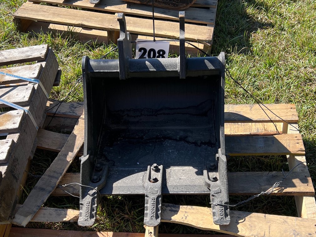 Rhinox Small 24in Excavator Bucket Quick Attach Fits Kubota 