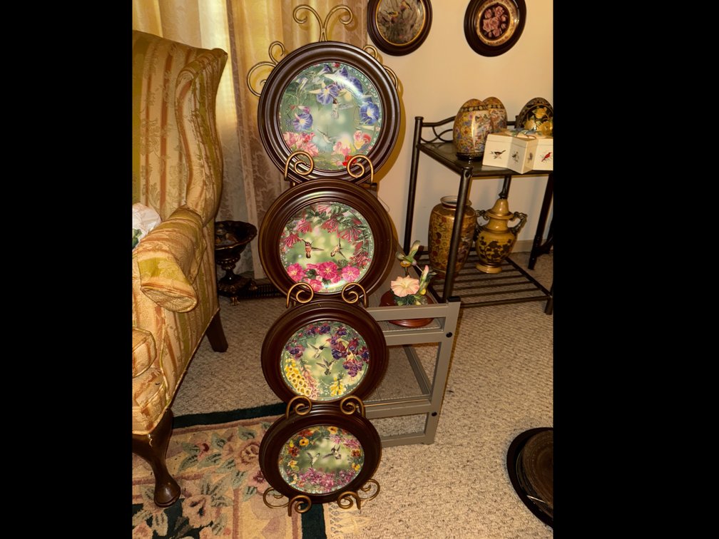 Humming Bird Decorative Plates with Music Box