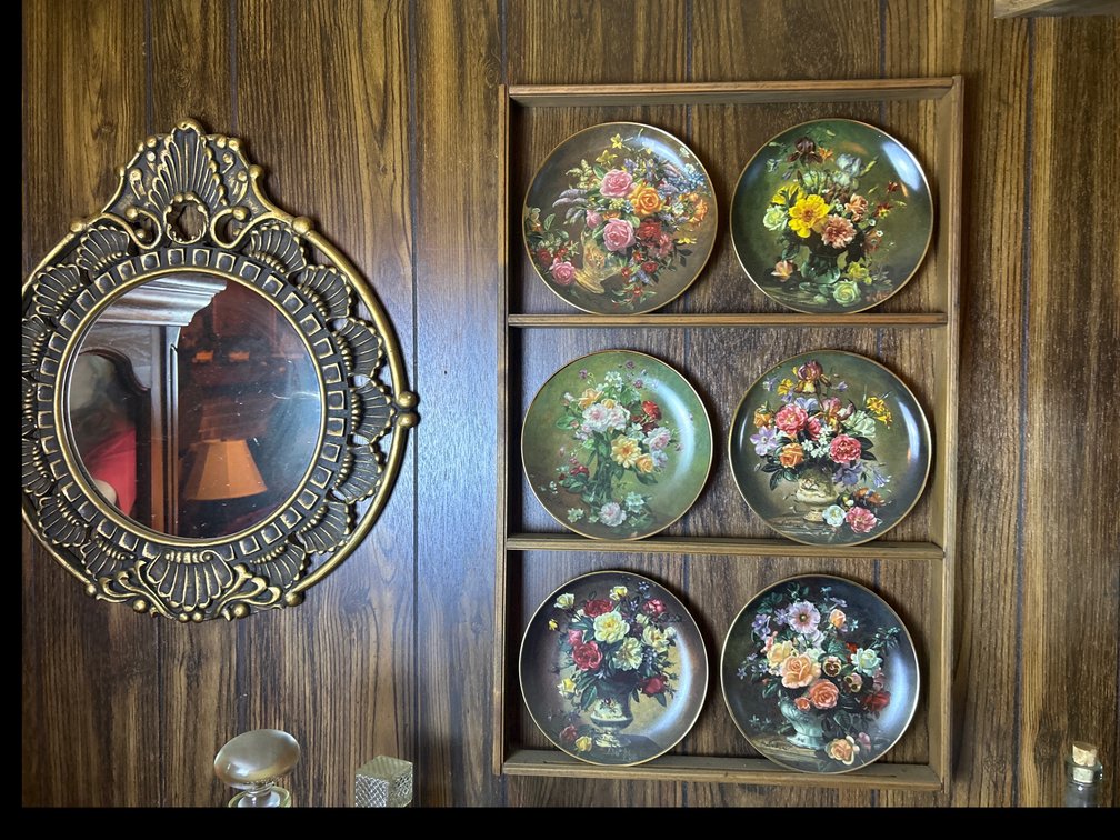 Franklin Mint Heirloom Plates with Shelf and Mirror