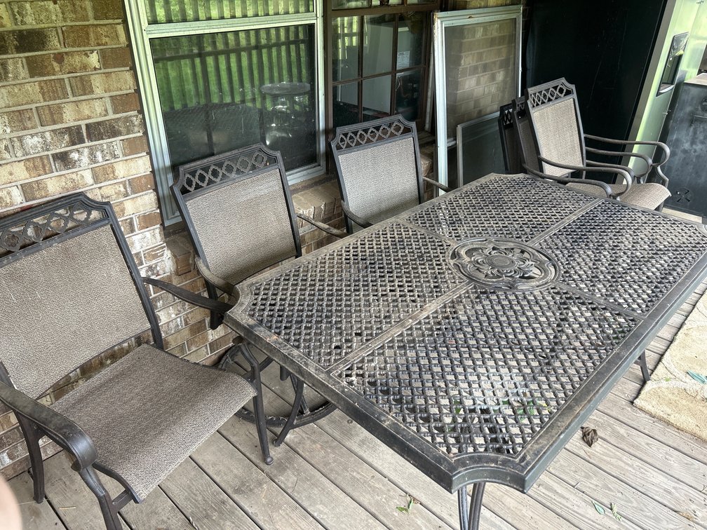Outdoor Table and 6 Chairs 