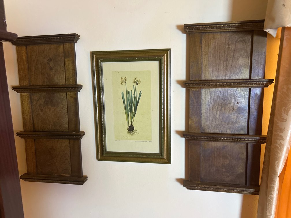 Wall Plate Holders with Decorative Picture 