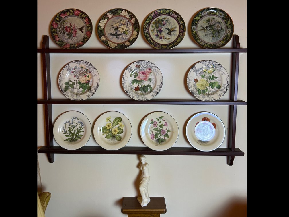 Decorative Plates with Shelves 