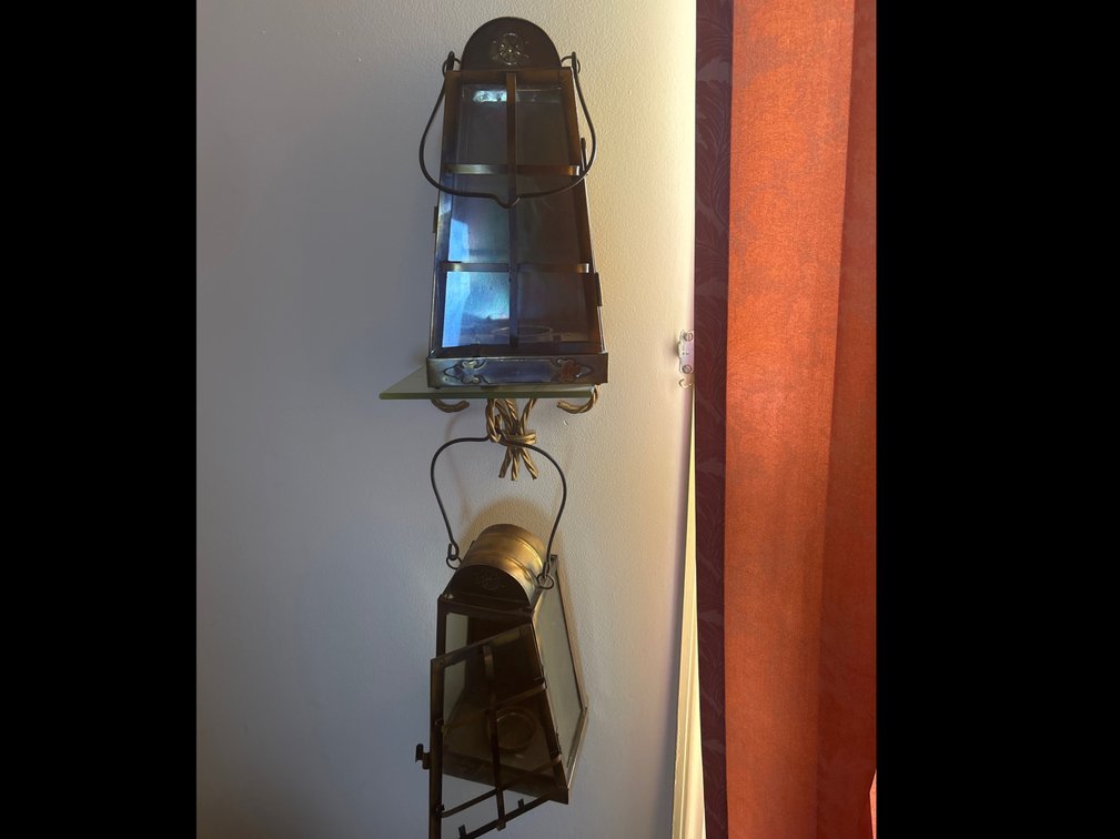 2 Lanterns