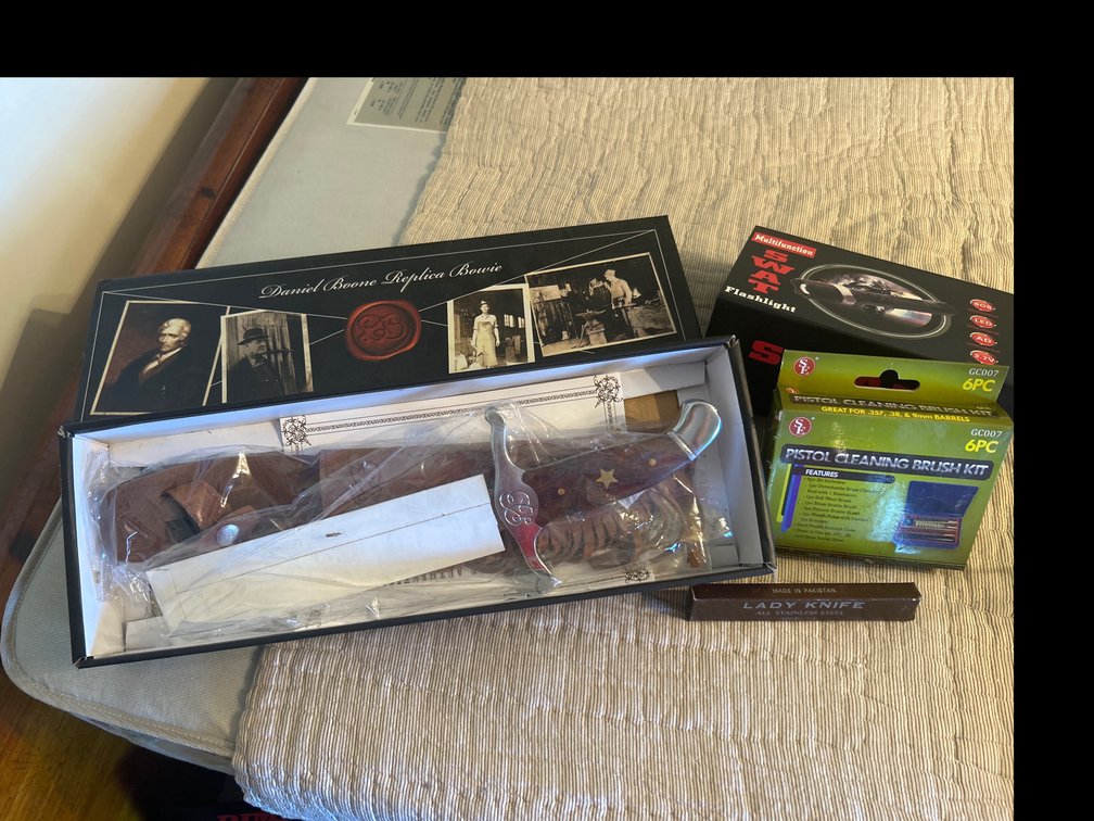 Daniel Boone Replica Bowie, Flashlight, Pistol Crush Cleaning Kit