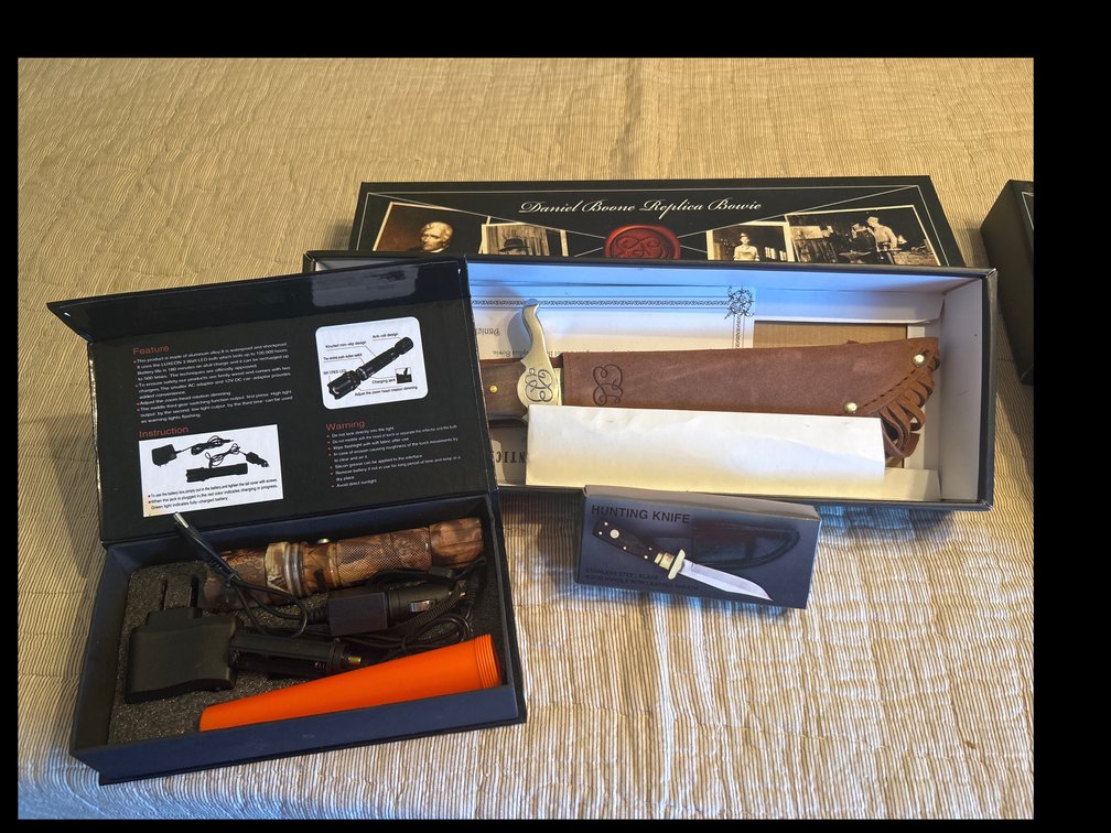 Daniel Boone Replica Bowie, Flashlight, Hunting Knife