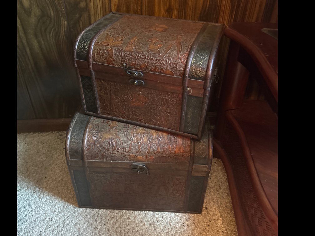 2 Small Chests 