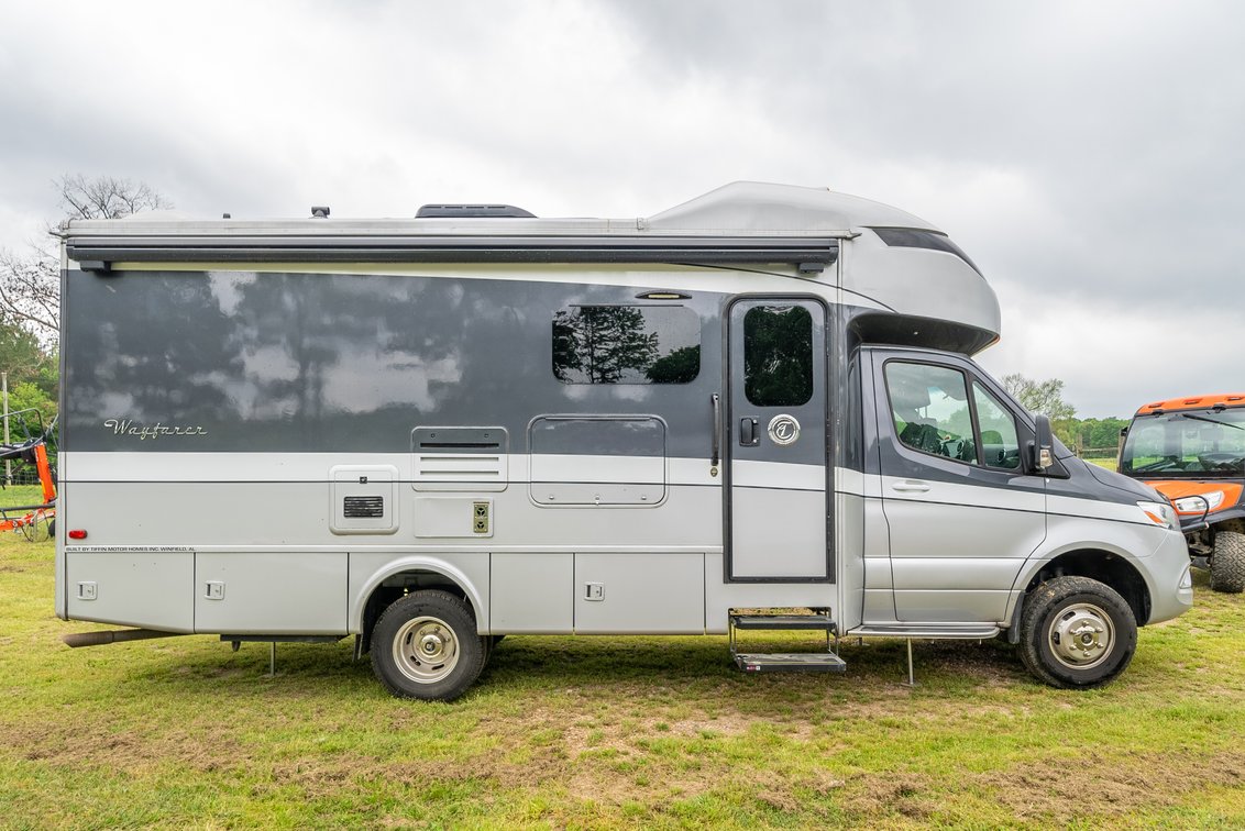 2019 Tiffin 25RW Motorhome with Mercedes Chassis 3.0L 6 Cylinder Turbo Diesel Motor with 11,600 Miles Single Slide VIN WDAPF4CD8KN032349