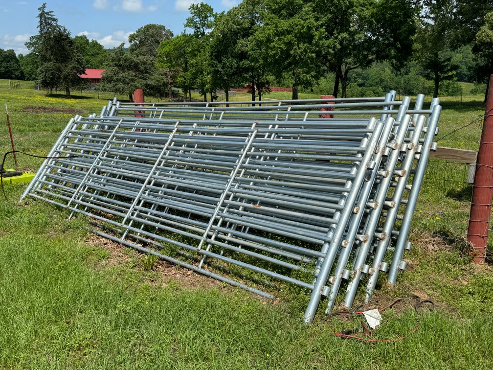 14 @ 375x15x120 Model # FG3106 Cattle Panels with Pins