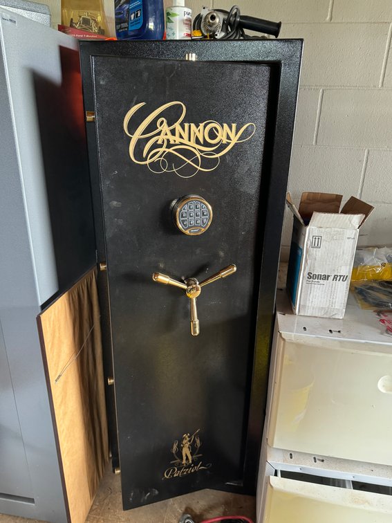 Cannon Model P-14 Gun Safe Sn S311989 22" w x 18" d x 59" Tall