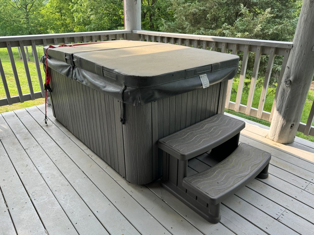 Garden Spas Compact 2-3 Person Hot Tub