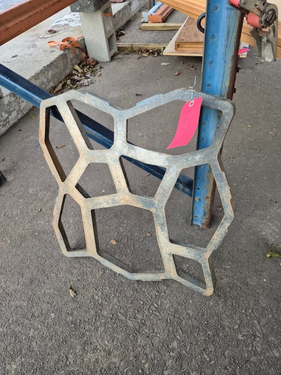 24×24" flagstone form for concrete