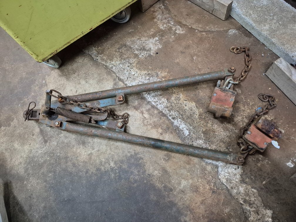 Heavy duty A-frame tow bar