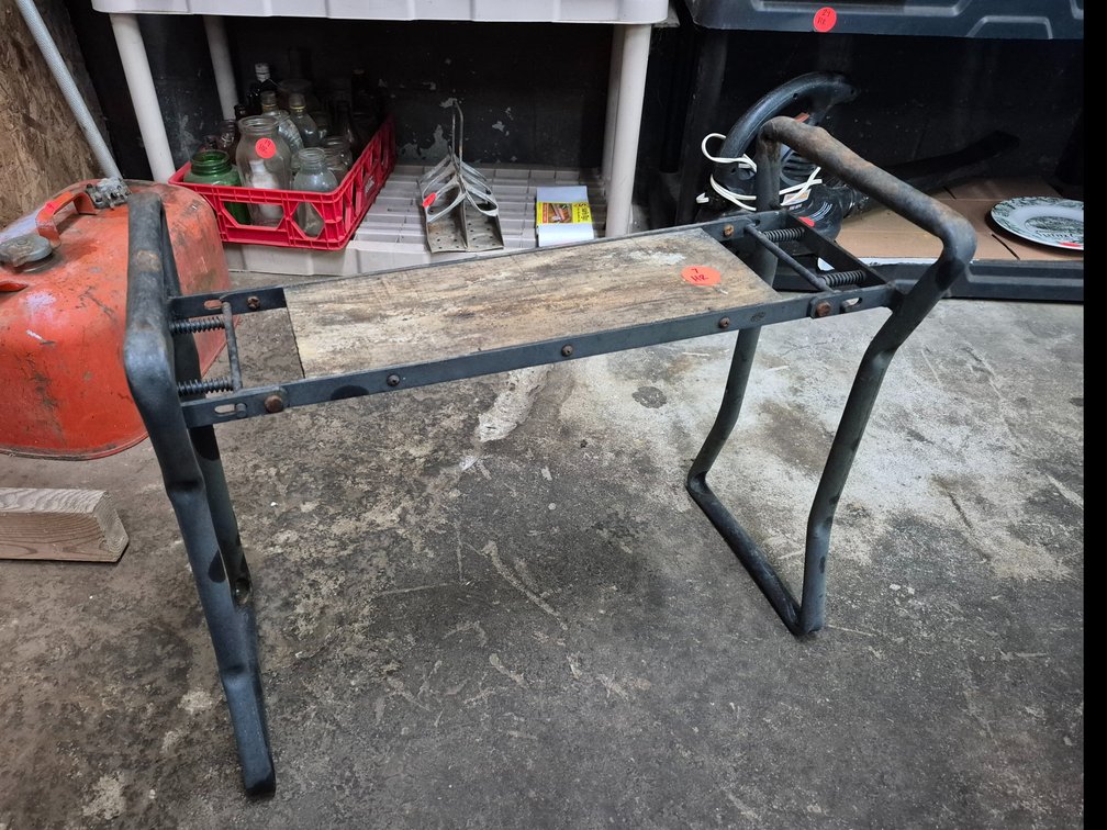 Metal framed foldable seat/stool