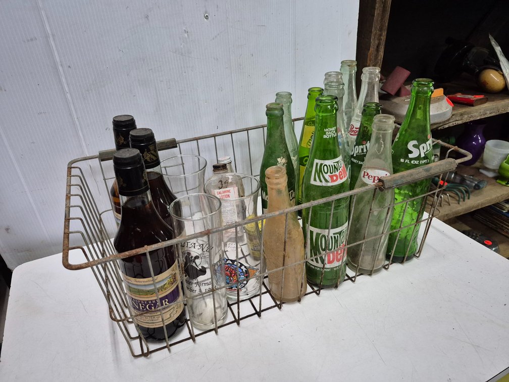 Basket of vtg soda bottles ++